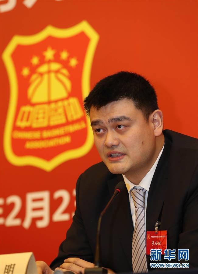 约恩森在受